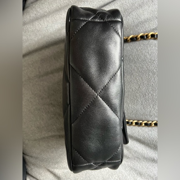 Chanel 19 medium size - Picture 8 of 9